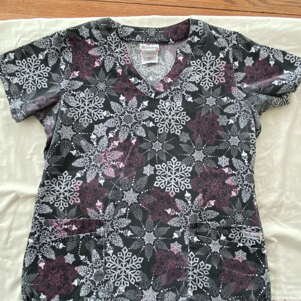 Scrub top